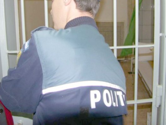 Posesor al unui mandat de executare, depistat de poliţiştii din Năvodari